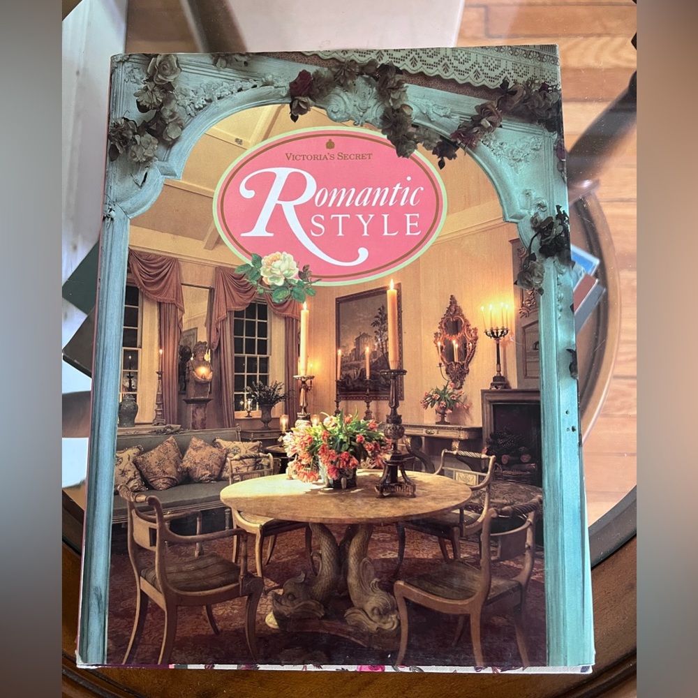 Vintage Victoria’s Secret Romantic Style Decor Design Book 1999 Printed in Italy